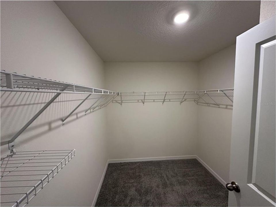 For Rent: $2,100 (4 beds, 2 baths, 1828 Square Feet)