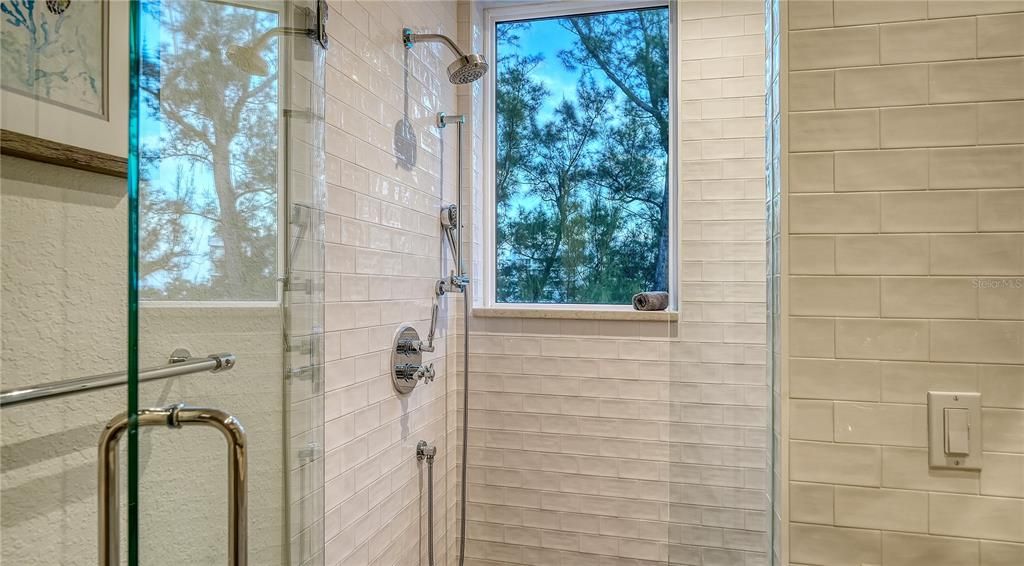 Active With Contract: $4,500,000 (3 beds, 2 baths, 3060 Square Feet)