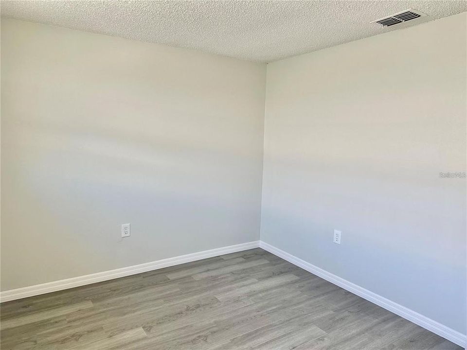 待售: $105,000 (2 贝兹, 1 浴室, 722 平方英尺)