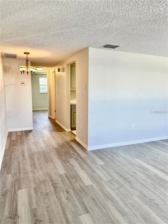 待售: $105,000 (2 贝兹, 1 浴室, 722 平方英尺)