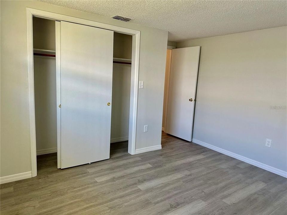 待售: $105,000 (2 贝兹, 1 浴室, 722 平方英尺)