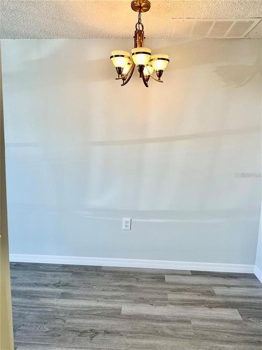 待售: $105,000 (2 贝兹, 1 浴室, 722 平方英尺)