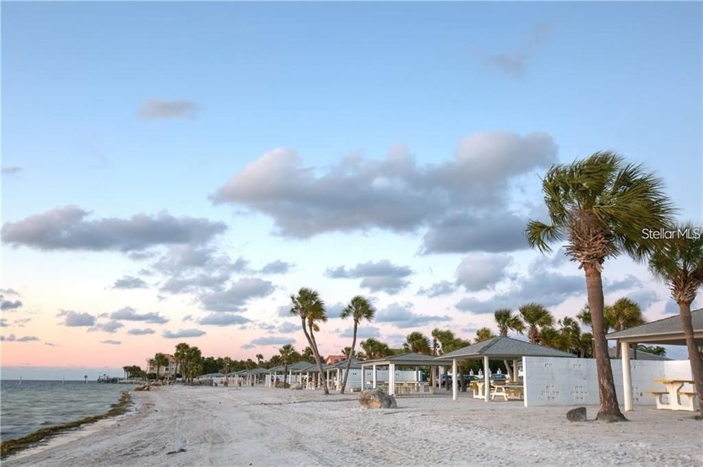 待售: $105,000 (2 贝兹, 1 浴室, 722 平方英尺)