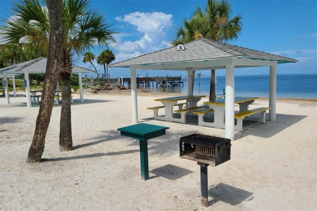 待售: $105,000 (2 贝兹, 1 浴室, 722 平方英尺)