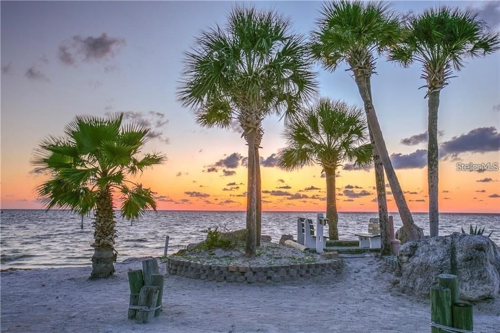 待售: $105,000 (2 贝兹, 1 浴室, 722 平方英尺)