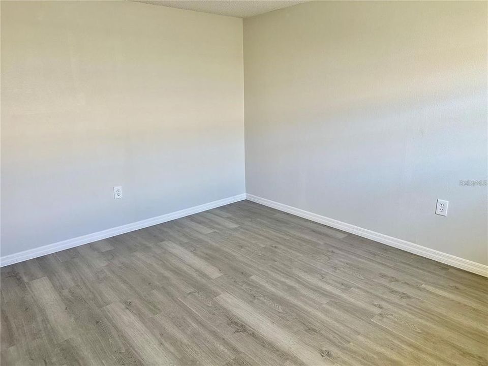 待售: $105,000 (2 贝兹, 1 浴室, 722 平方英尺)