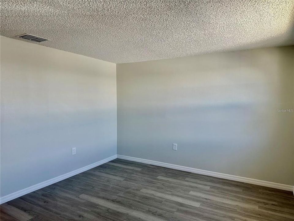 待售: $105,000 (2 贝兹, 1 浴室, 722 平方英尺)