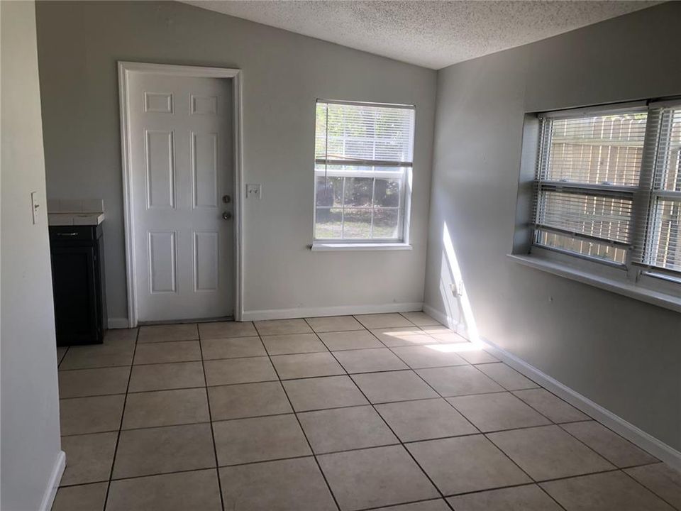 For Rent: $1,575 (2 beds, 1 baths, 900 Square Feet)