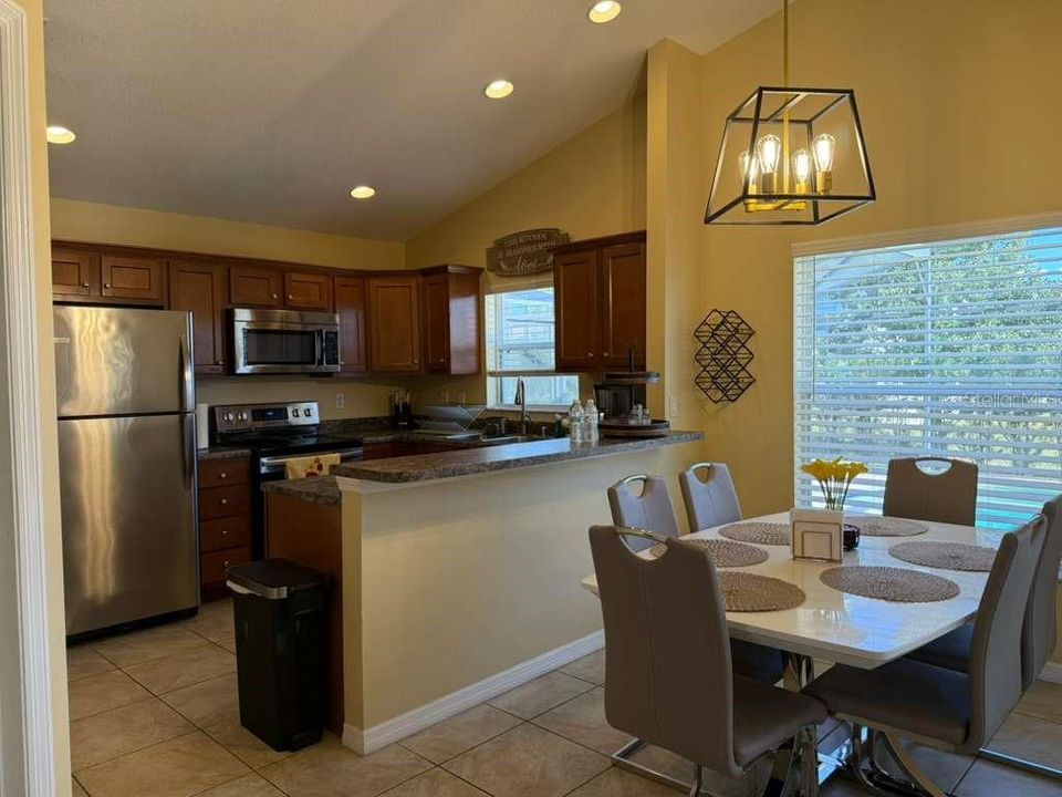 出租: $2,500 (4 贝兹, 2 浴室, 1477 平方英尺)