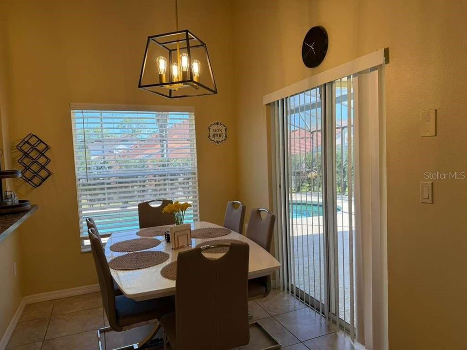 出租: $2,500 (4 贝兹, 2 浴室, 1477 平方英尺)