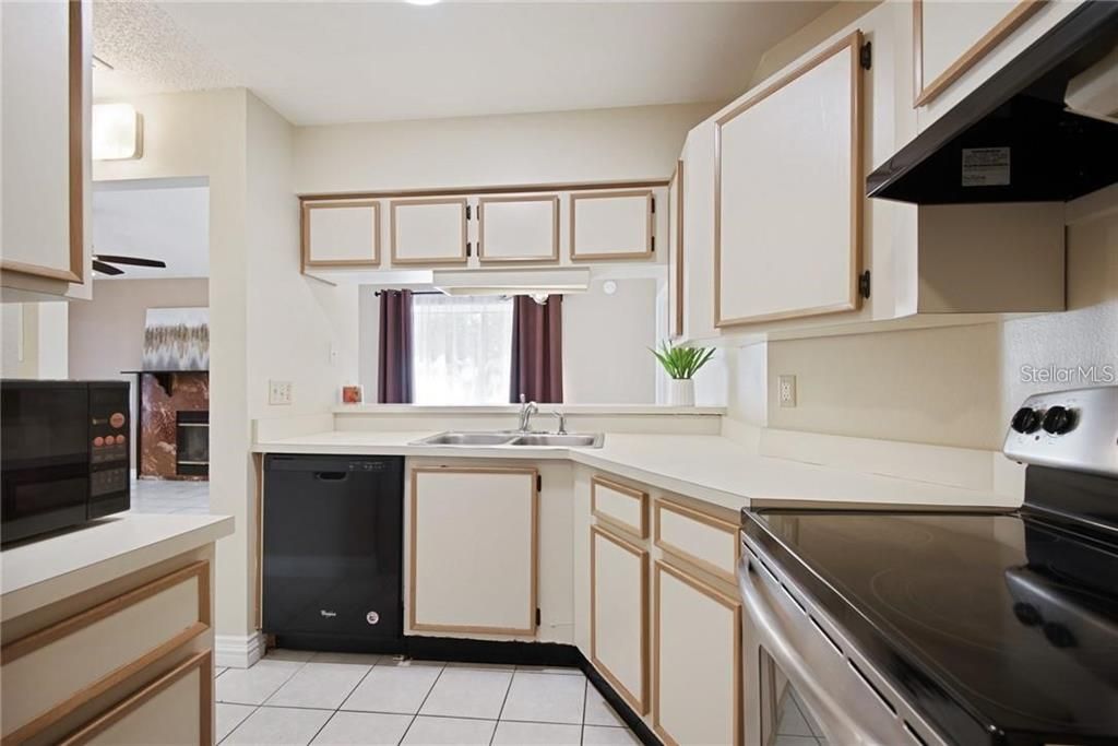For Rent: $1,595 (2 beds, 2 baths, 912 Square Feet)