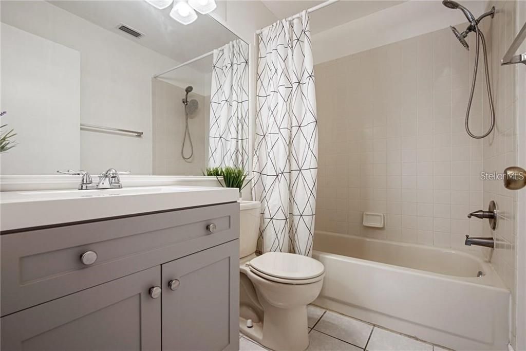 For Rent: $1,595 (2 beds, 2 baths, 912 Square Feet)