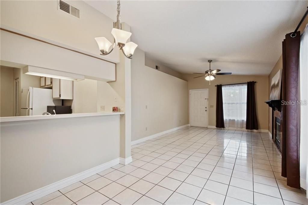 For Rent: $1,595 (2 beds, 2 baths, 912 Square Feet)
