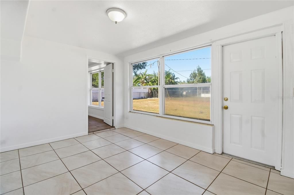 На продажу: $239,500 (3 спален, 1 ванн, 1260 Квадратных фут)