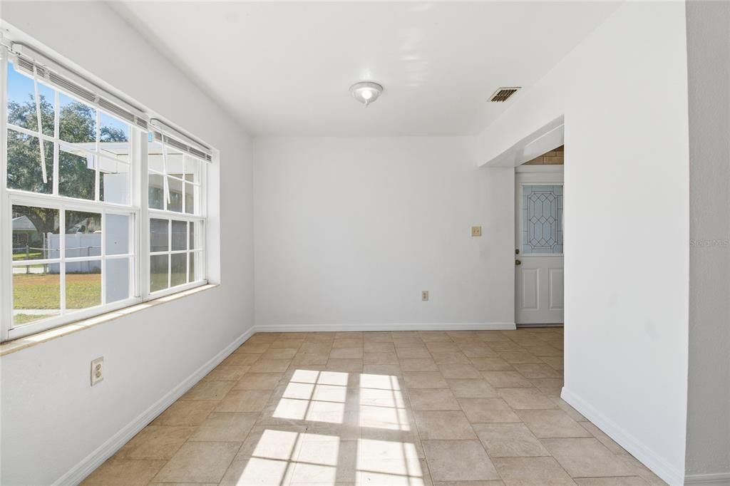 На продажу: $239,500 (3 спален, 1 ванн, 1260 Квадратных фут)