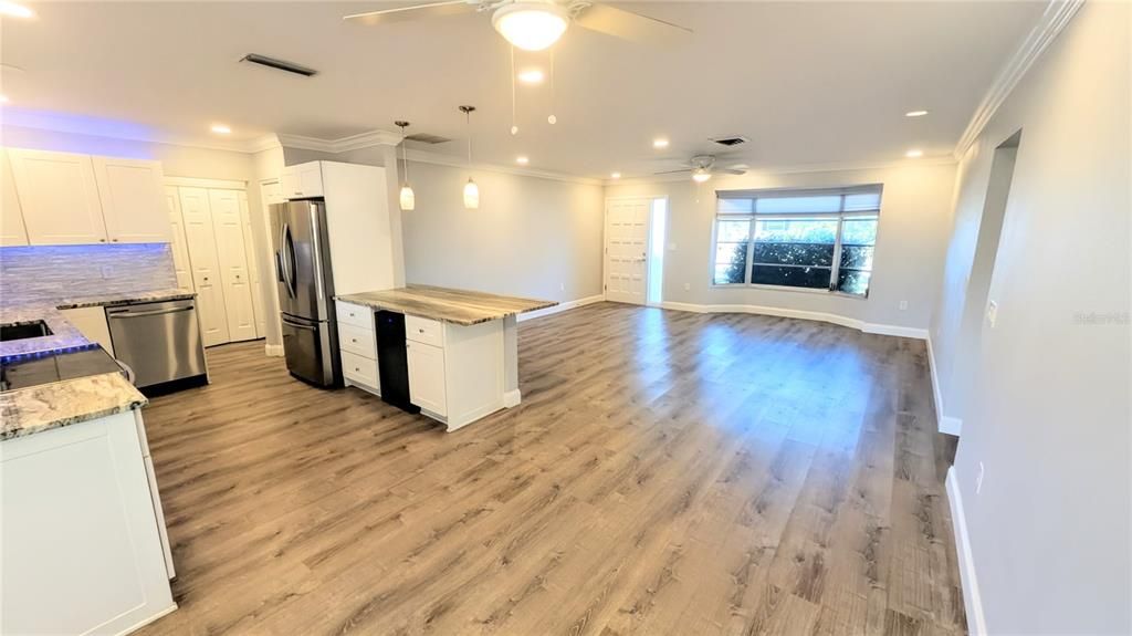Active With Contract: $2,500 (3 beds, 2 baths, 1344 Square Feet)