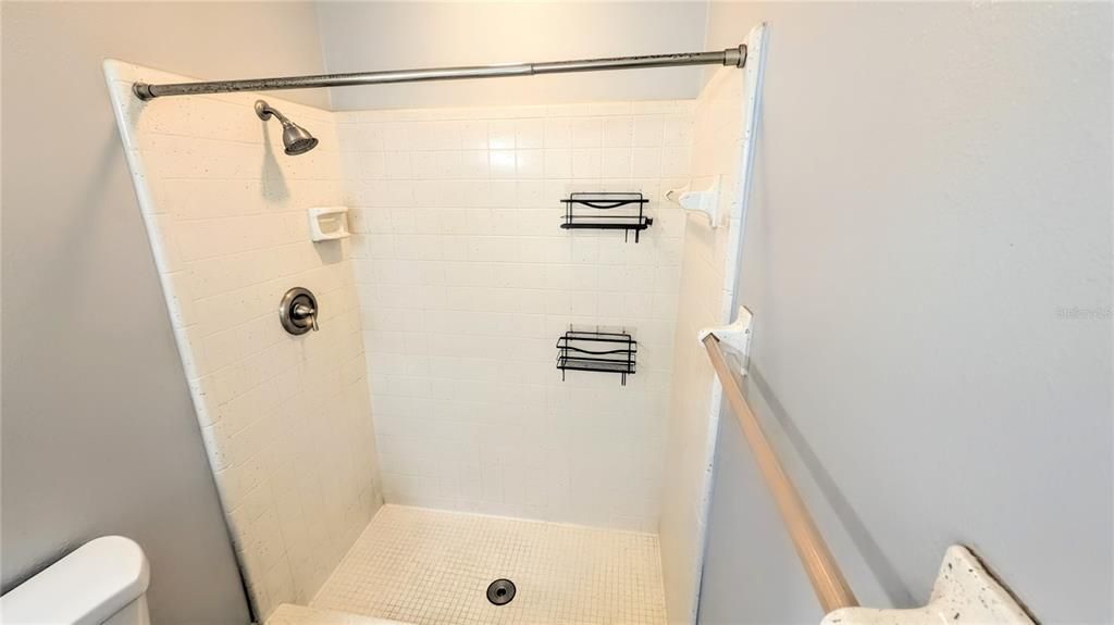 Active With Contract: $2,500 (3 beds, 2 baths, 1344 Square Feet)