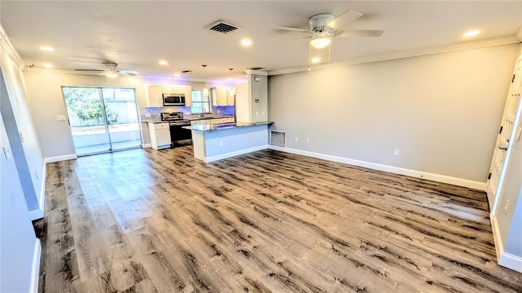 Active With Contract: $2,500 (3 beds, 2 baths, 1344 Square Feet)