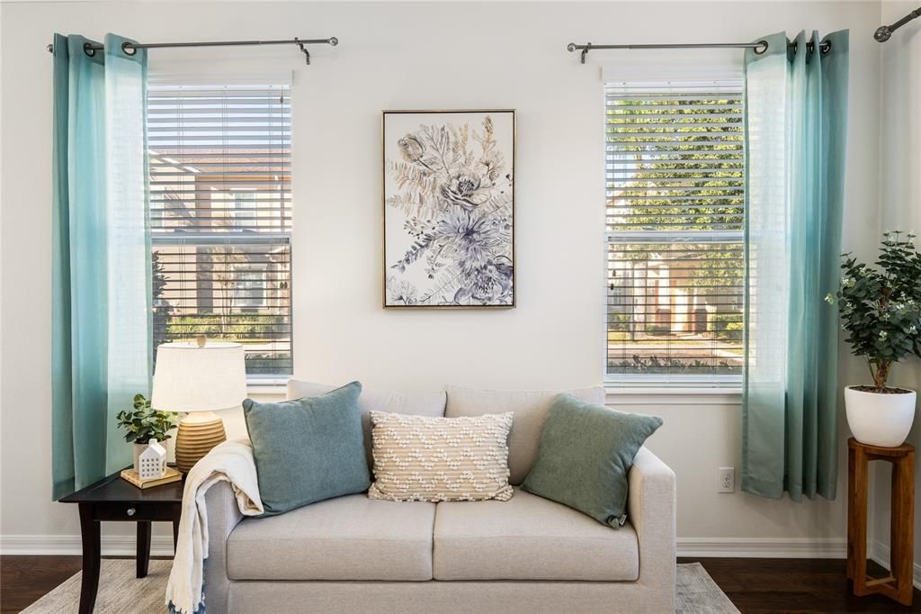 For Rent: $2,500 (3 beds, 2 baths, 1541 Square Feet)