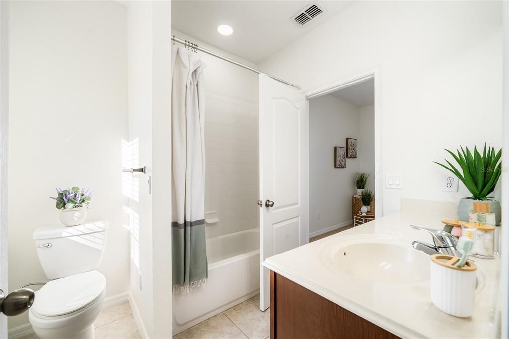 For Rent: $2,500 (3 beds, 2 baths, 1541 Square Feet)