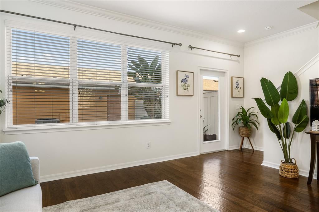 For Rent: $2,500 (3 beds, 2 baths, 1541 Square Feet)