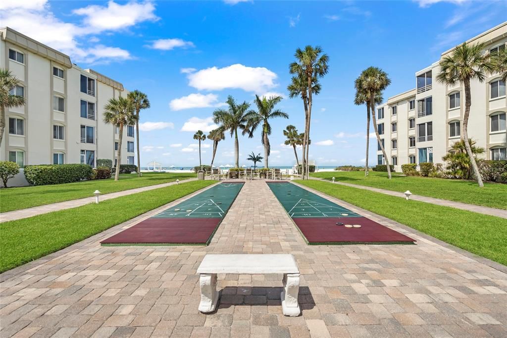 Active With Contract: $645,000 (2 beds, 2 baths, 939 Square Feet)