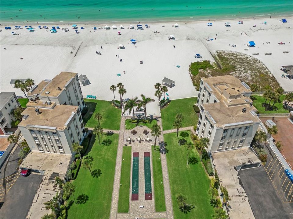 Active With Contract: $645,000 (2 beds, 2 baths, 939 Square Feet)