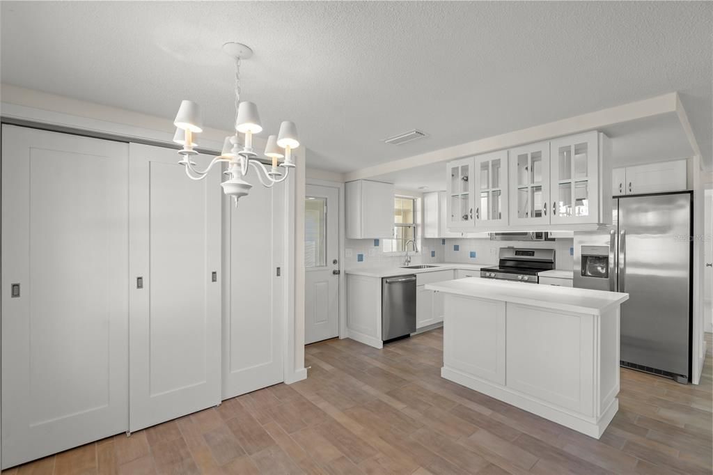 Active With Contract: $645,000 (2 beds, 2 baths, 939 Square Feet)