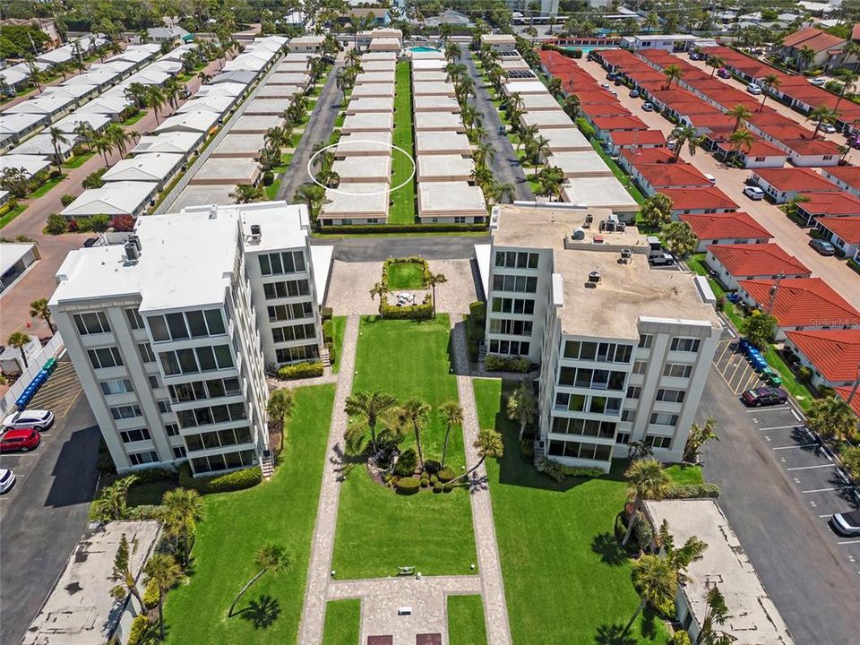 Active With Contract: $645,000 (2 beds, 2 baths, 939 Square Feet)