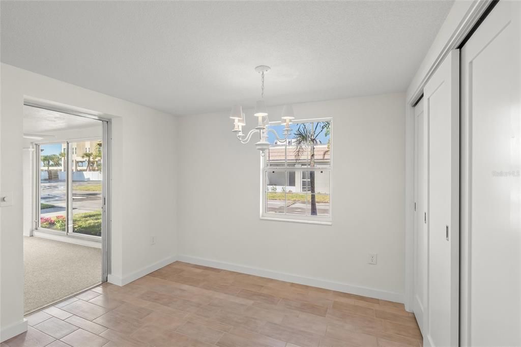 Active With Contract: $645,000 (2 beds, 2 baths, 939 Square Feet)