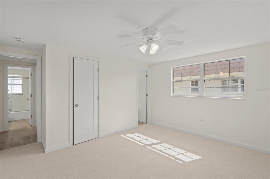 Active With Contract: $645,000 (2 beds, 2 baths, 939 Square Feet)