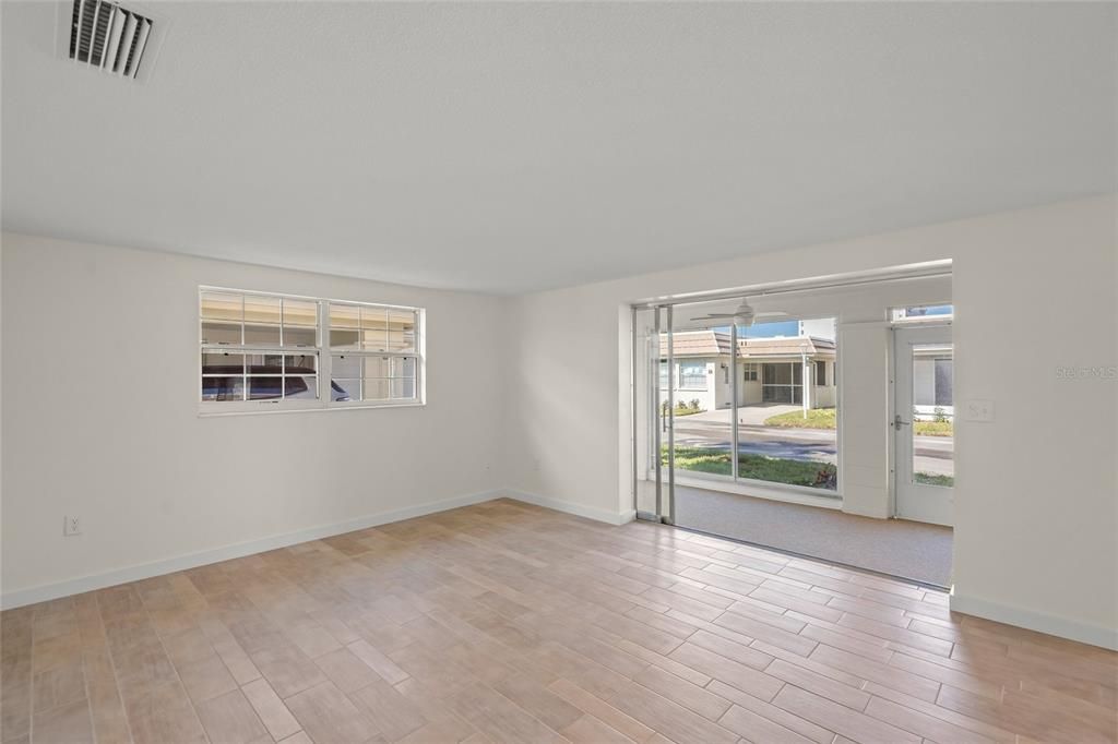 Active With Contract: $645,000 (2 beds, 2 baths, 939 Square Feet)