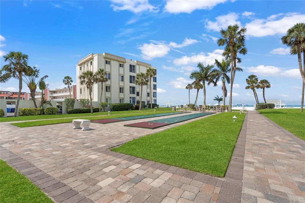 Active With Contract: $645,000 (2 beds, 2 baths, 939 Square Feet)