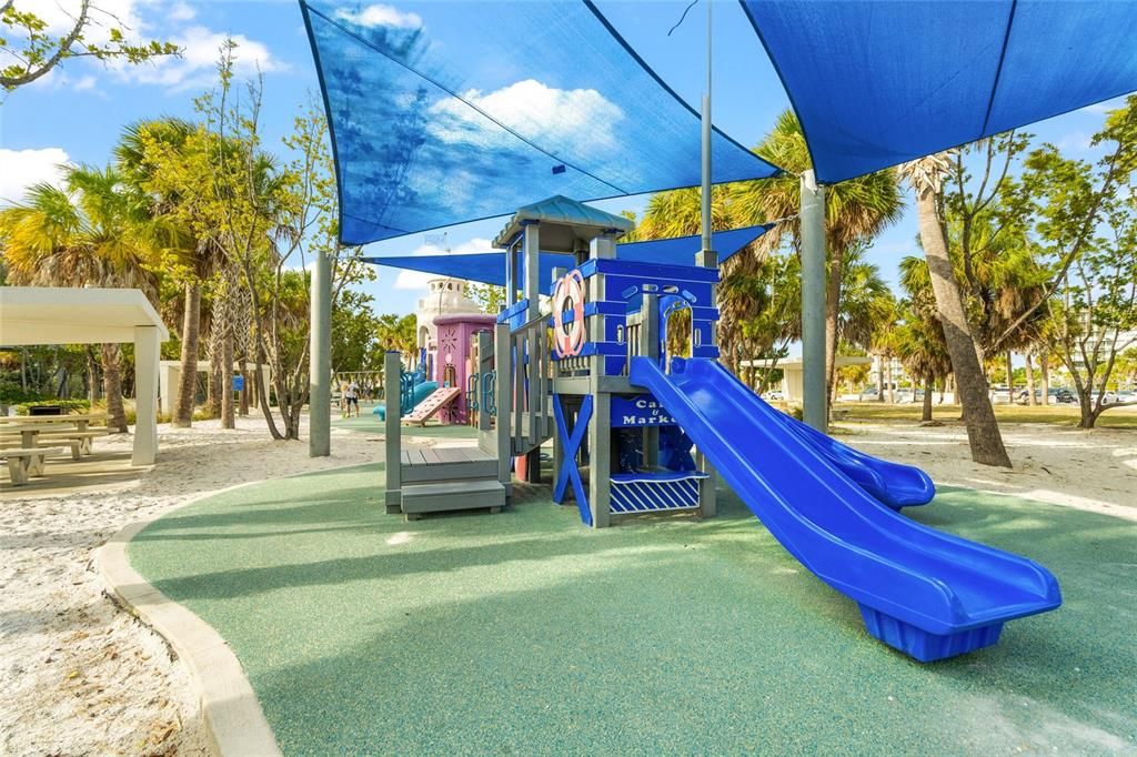 Active With Contract: $645,000 (2 beds, 2 baths, 939 Square Feet)