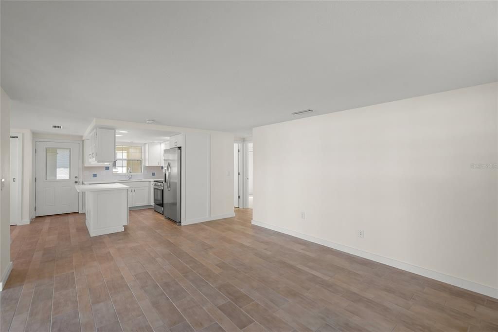 Active With Contract: $645,000 (2 beds, 2 baths, 939 Square Feet)