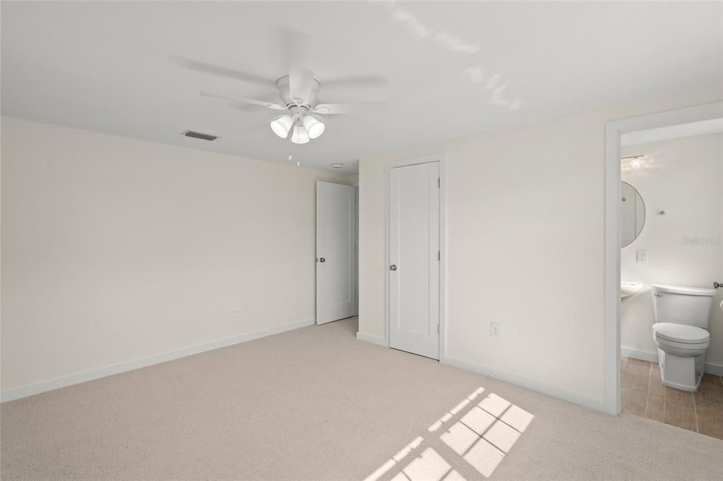 Active With Contract: $645,000 (2 beds, 2 baths, 939 Square Feet)