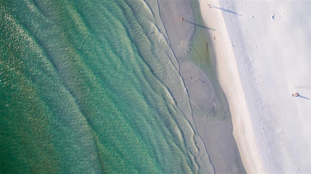 Active With Contract: $645,000 (2 beds, 2 baths, 939 Square Feet)