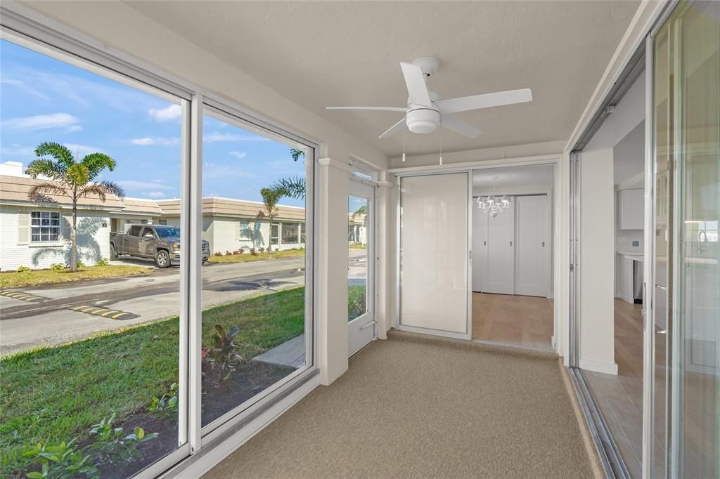 Active With Contract: $645,000 (2 beds, 2 baths, 939 Square Feet)