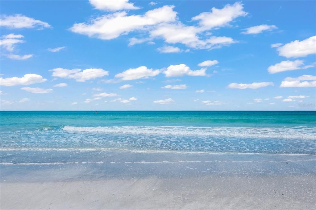 Active With Contract: $645,000 (2 beds, 2 baths, 939 Square Feet)