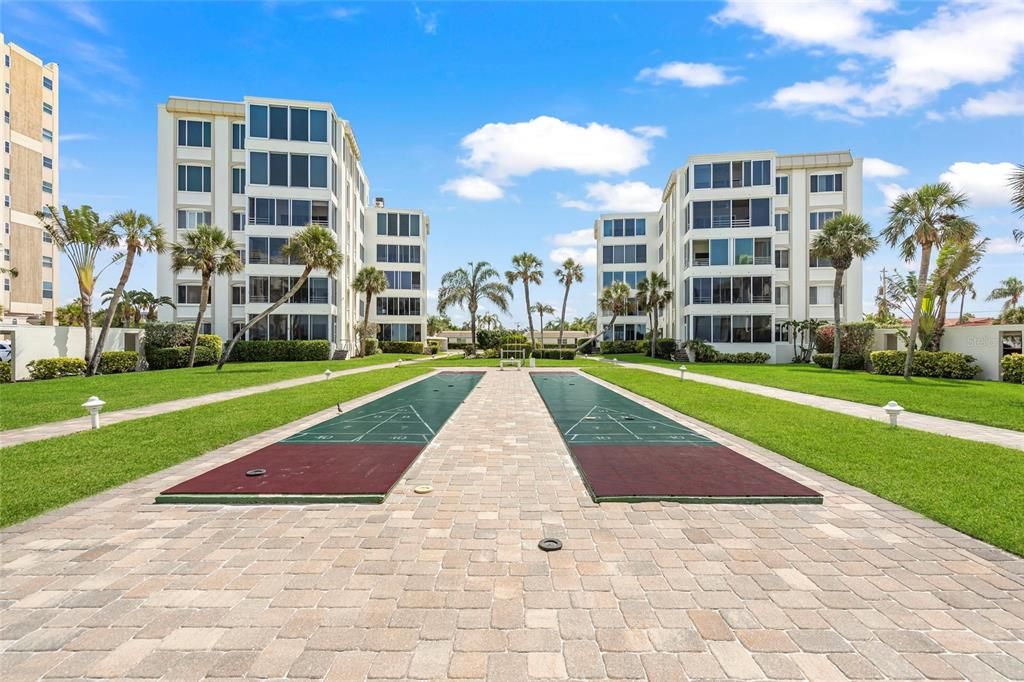 Active With Contract: $645,000 (2 beds, 2 baths, 939 Square Feet)