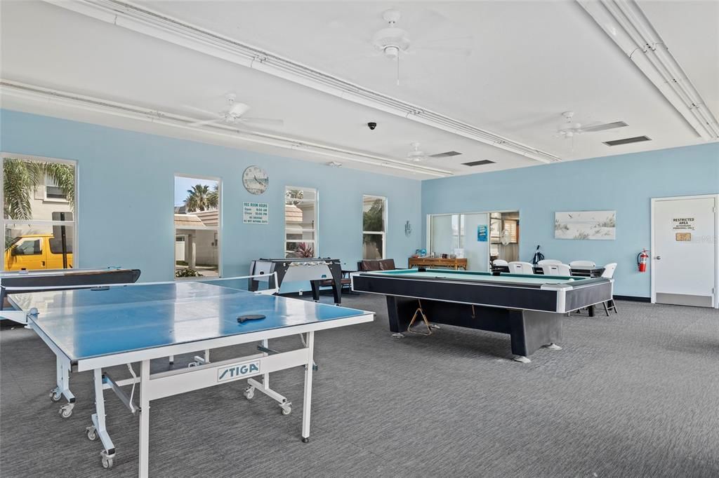 Active With Contract: $645,000 (2 beds, 2 baths, 939 Square Feet)