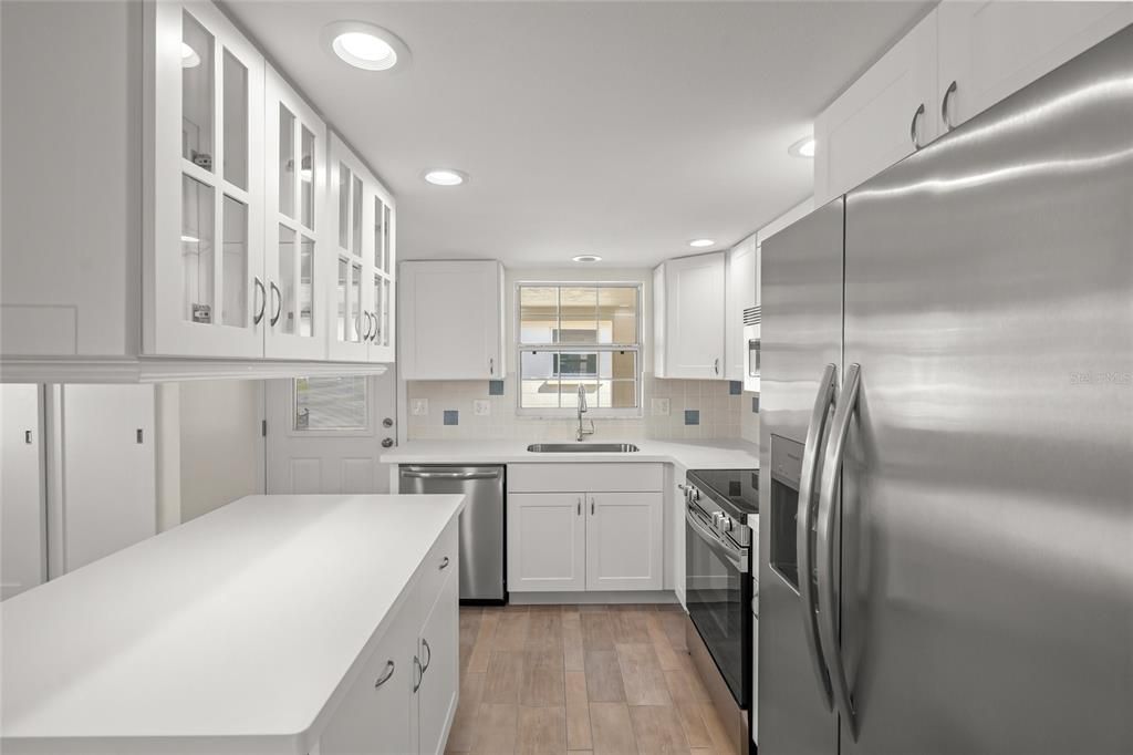 Active With Contract: $645,000 (2 beds, 2 baths, 939 Square Feet)