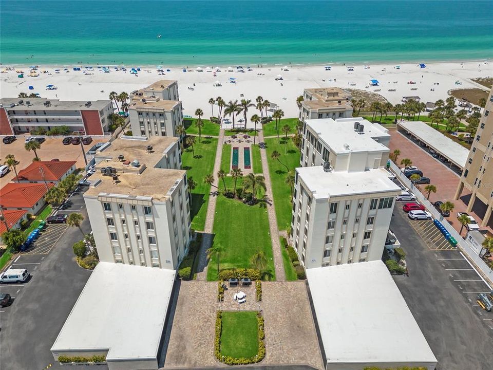 Active With Contract: $645,000 (2 beds, 2 baths, 939 Square Feet)