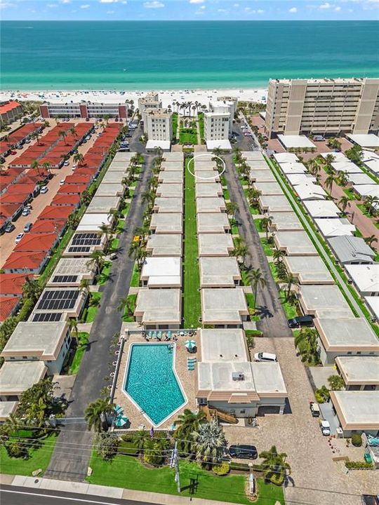 Active With Contract: $645,000 (2 beds, 2 baths, 939 Square Feet)