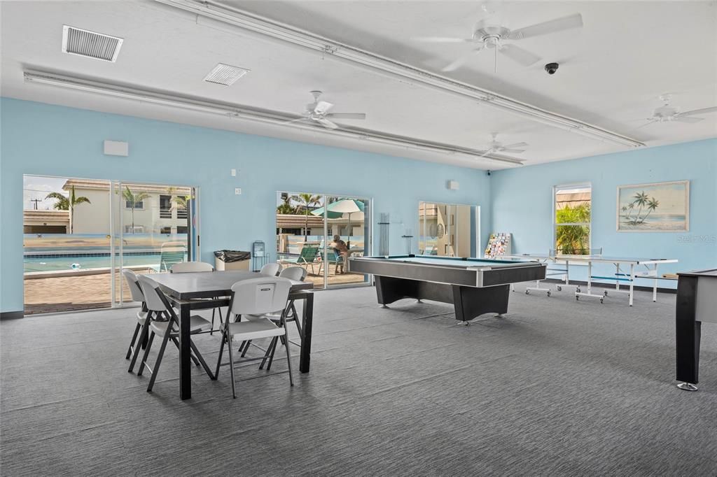 Active With Contract: $645,000 (2 beds, 2 baths, 939 Square Feet)