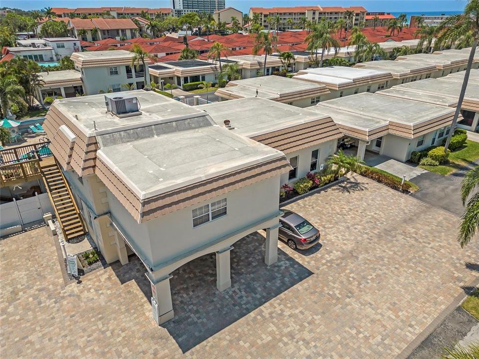 Active With Contract: $645,000 (2 beds, 2 baths, 939 Square Feet)