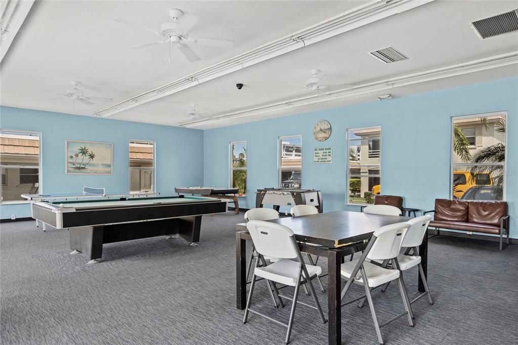 Active With Contract: $645,000 (2 beds, 2 baths, 939 Square Feet)