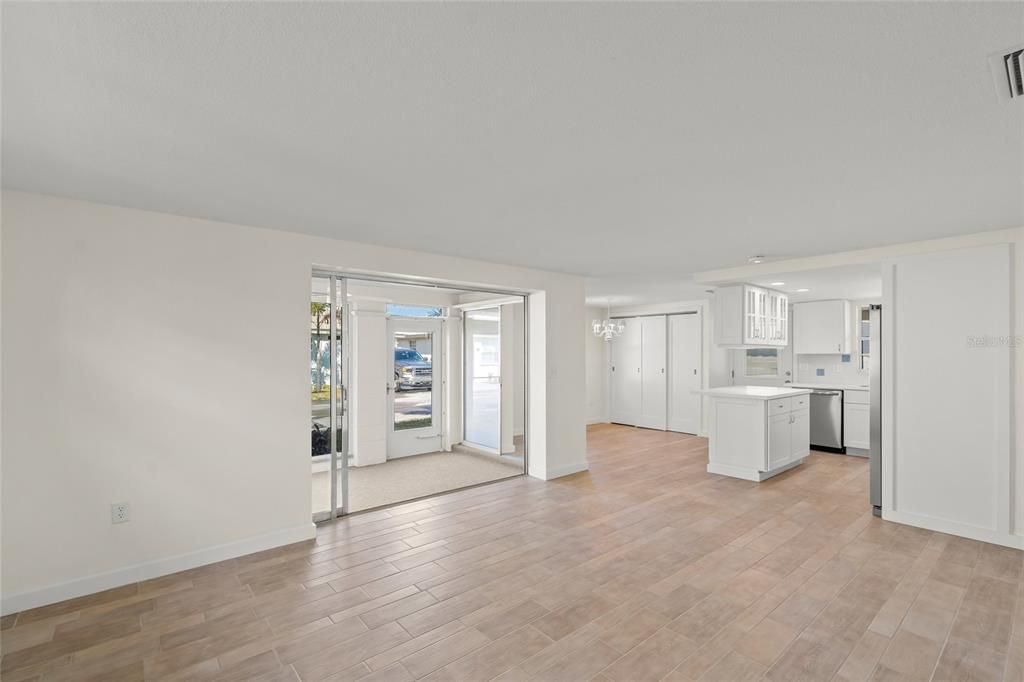 Active With Contract: $645,000 (2 beds, 2 baths, 939 Square Feet)