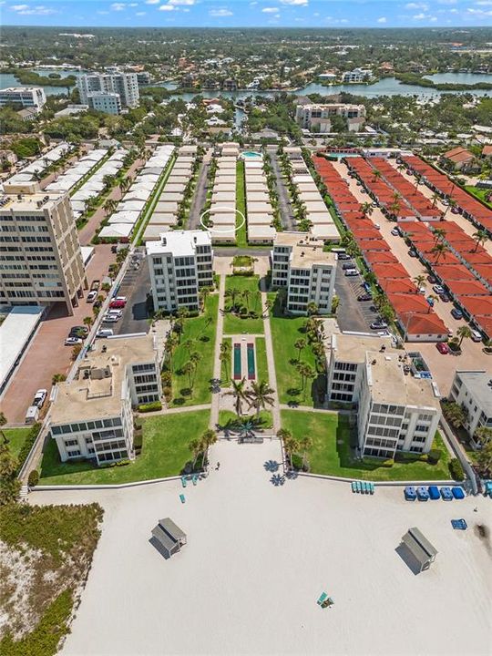 Active With Contract: $645,000 (2 beds, 2 baths, 939 Square Feet)