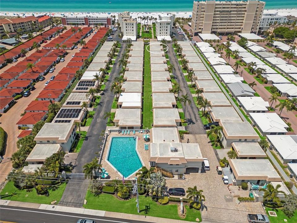 Active With Contract: $645,000 (2 beds, 2 baths, 939 Square Feet)